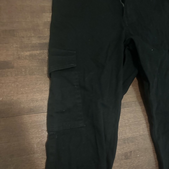 NWT black cargo pants - Picture 3 of 6
